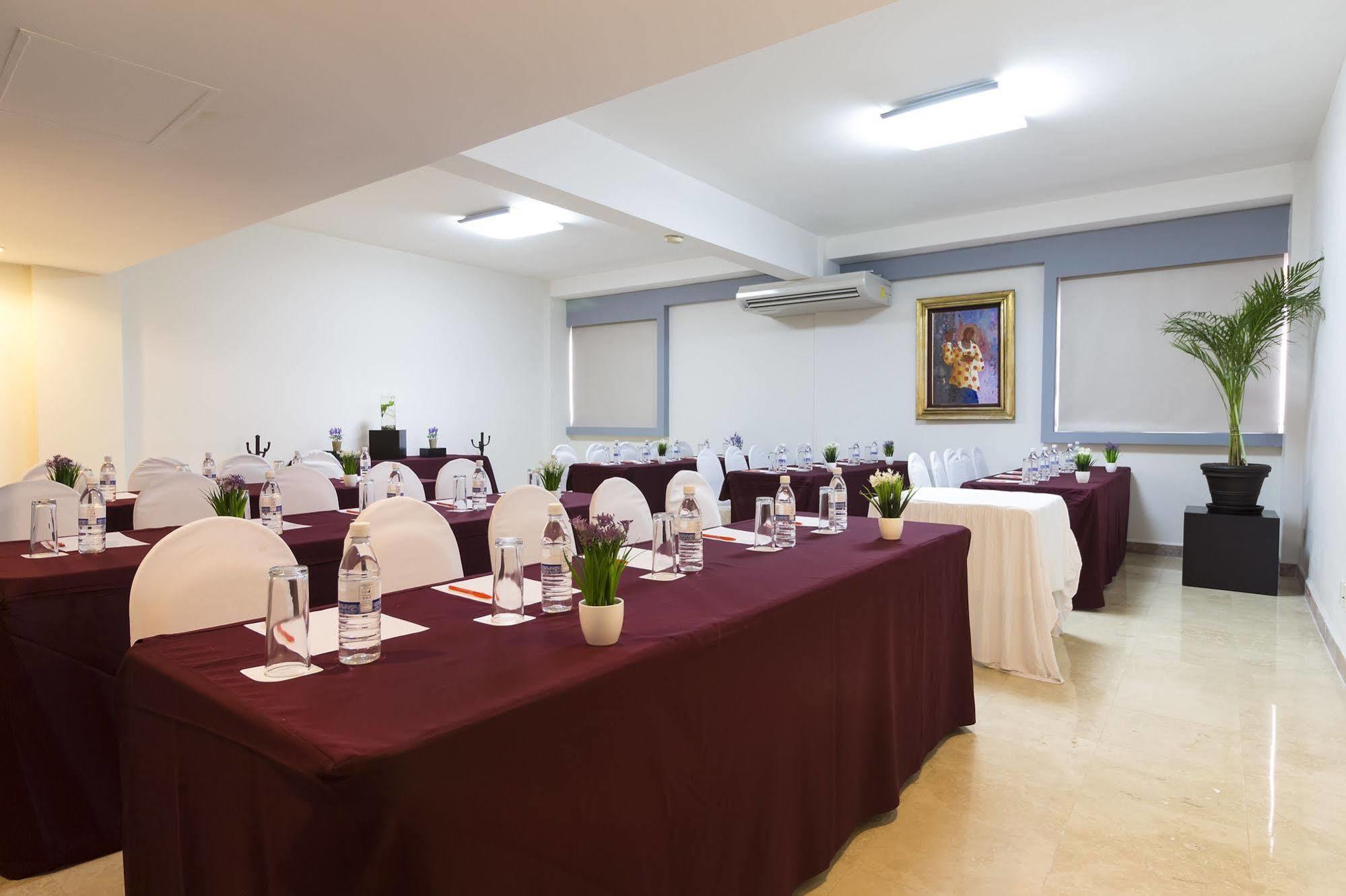Imperio De Angeles Executive Leon Poliforum Extérieur photo